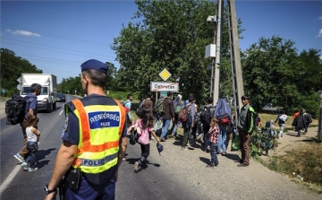 Illegális bevándorlás - Csehország rendőröket ajánlott fel Magyarországnak