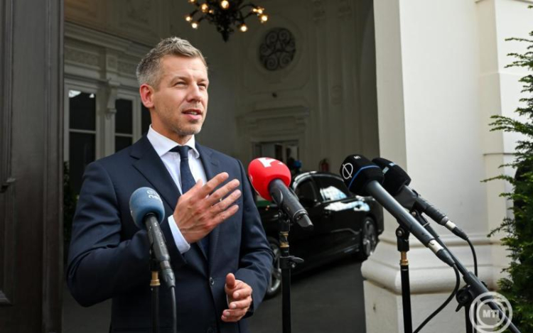 Magyar Péter: jól haladnak a tárgyalások az uniós forrásokról