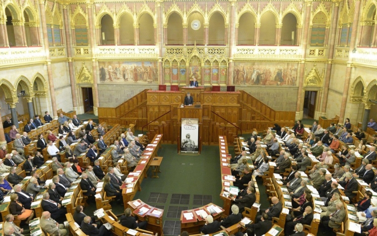 Keddtől csütörtökig tart ülést a parlament