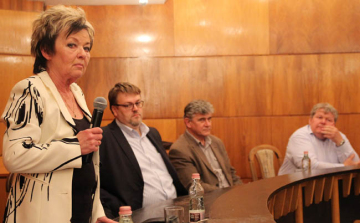 Az óváros élhetőségét, saját portájuk intimitását féltik a paksiak