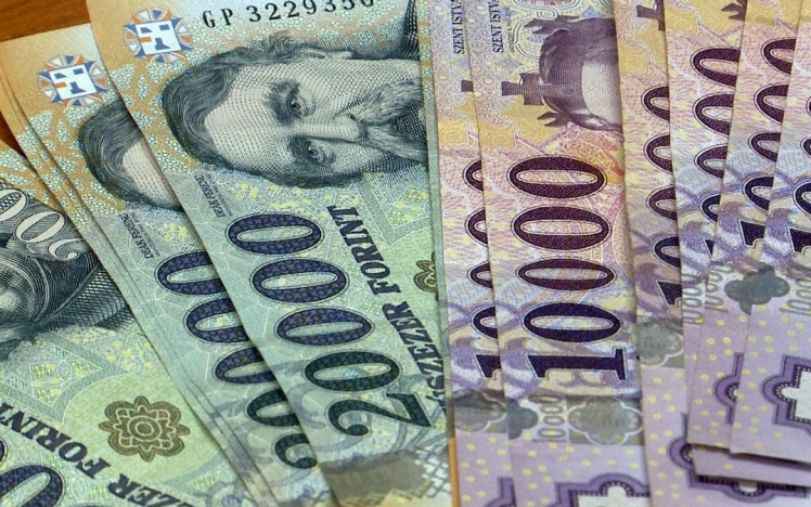 Erősödött szerdán a forint