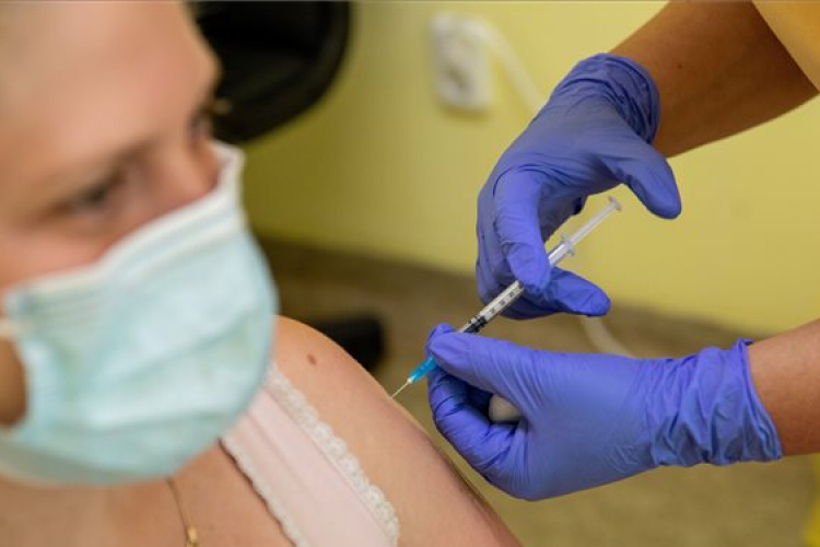 Magyarországon is vizsgálhatják a vakcinák hatásosságát az omikronnal szemben