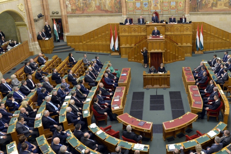 Az OBH elnökéről és a médiatanács tagjairól is szavaz a Ház