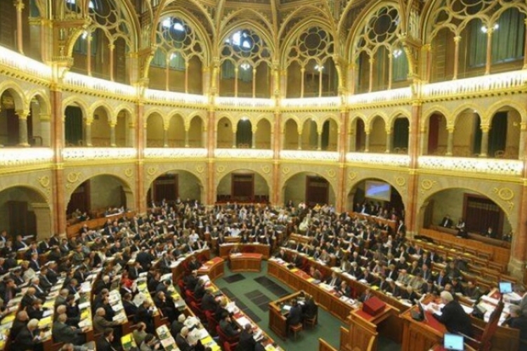 Megváltozhat Csongrád megye neve - Ma kezdődik a parlament őszi ülésszaka