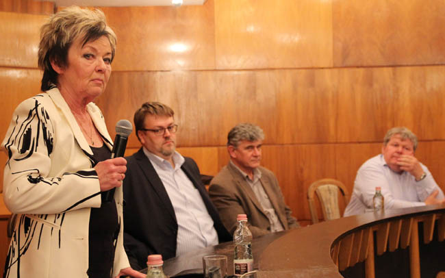 Az óváros élhetőségét, saját portájuk intimitását féltik a paksiak